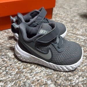 Nike Kids Charcoal Gray Sneakers 3c